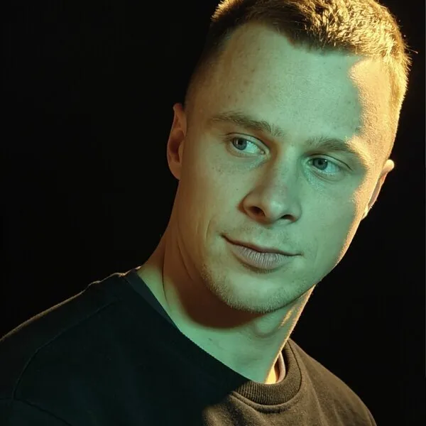 Артём